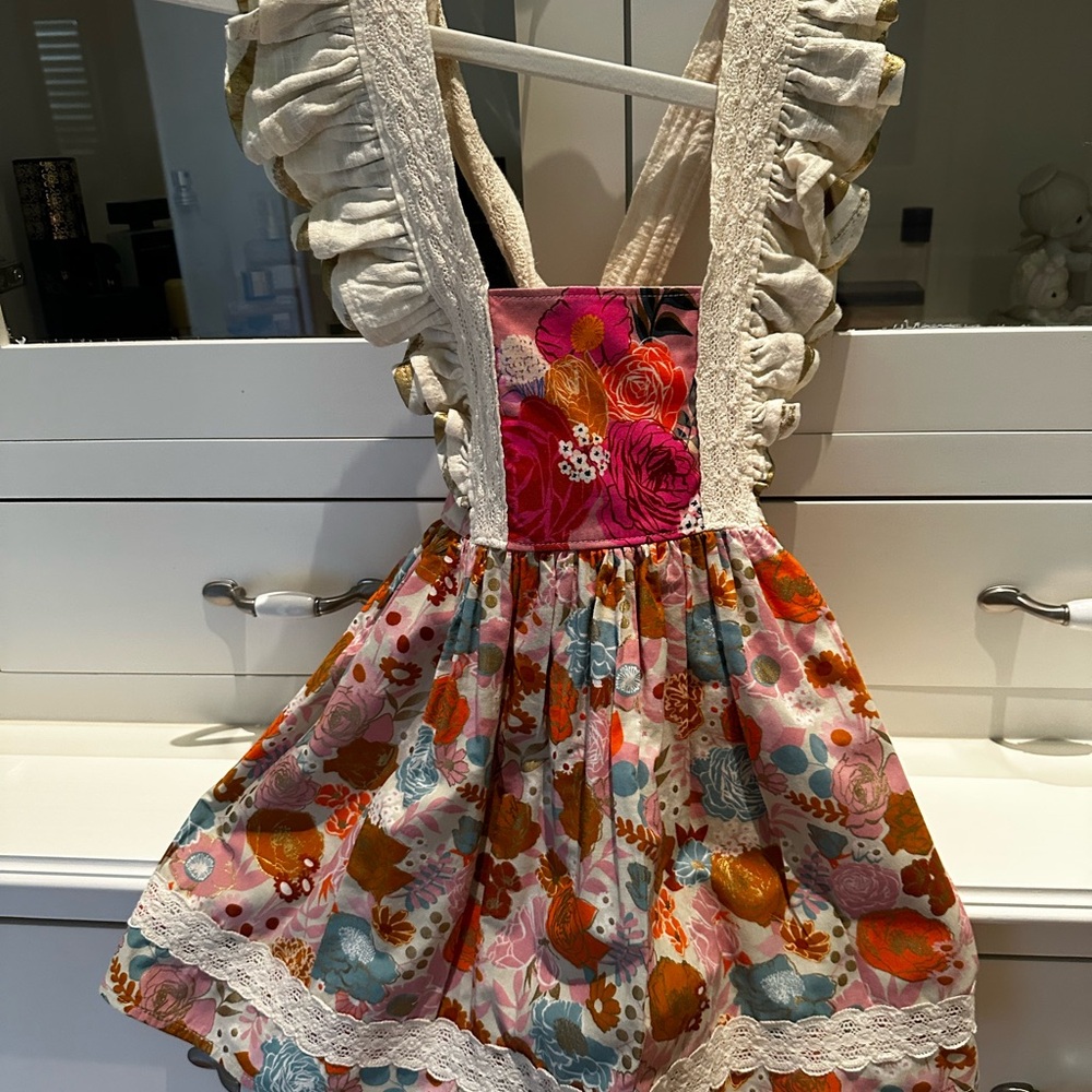 Pineapple Street Shop VIP handmade , size 4T, worn once.
